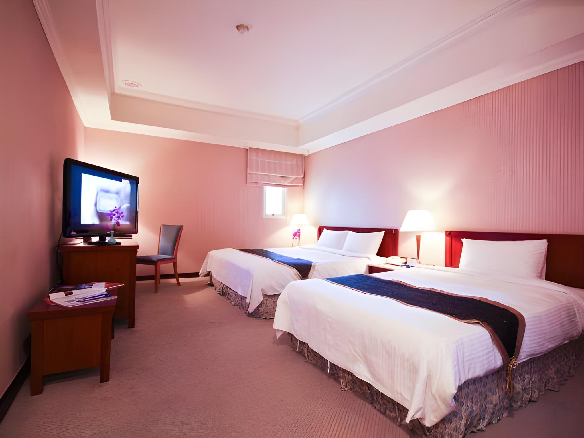 Plaza, Twin Beds