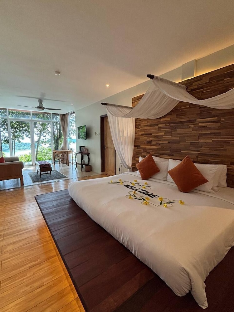 Ambong Pool Villas 13/50