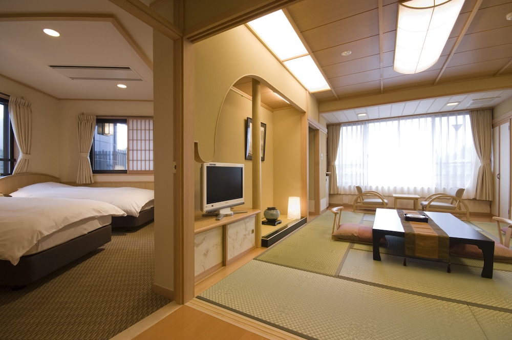 Ooike Hotel 11/50