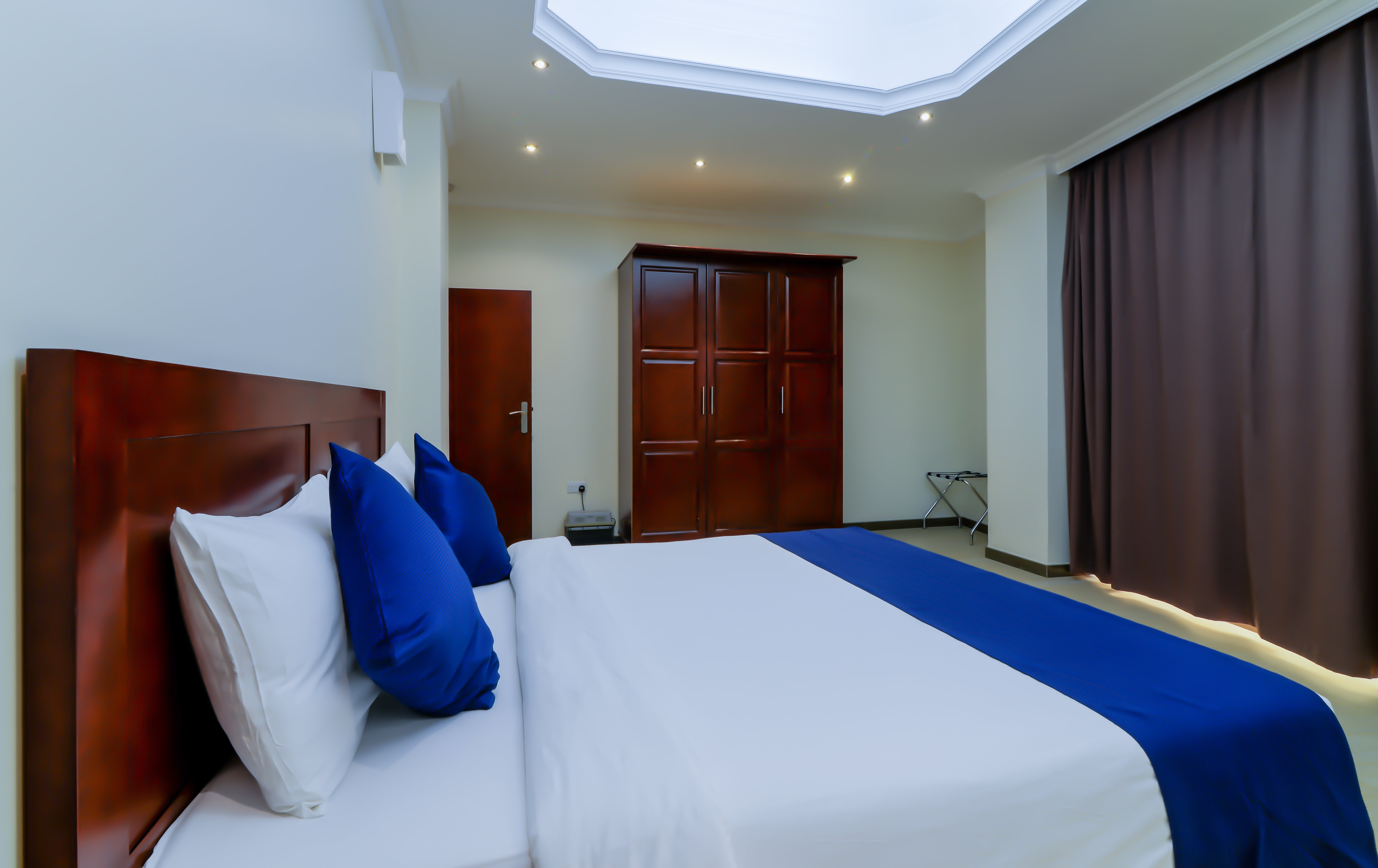 Tanzanite Executive Suites 10/40