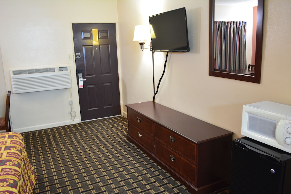 SureStay by Best Western Huntsville University Area 15/20