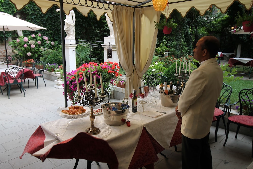 Hotel Palazzo Abadessa 42/50