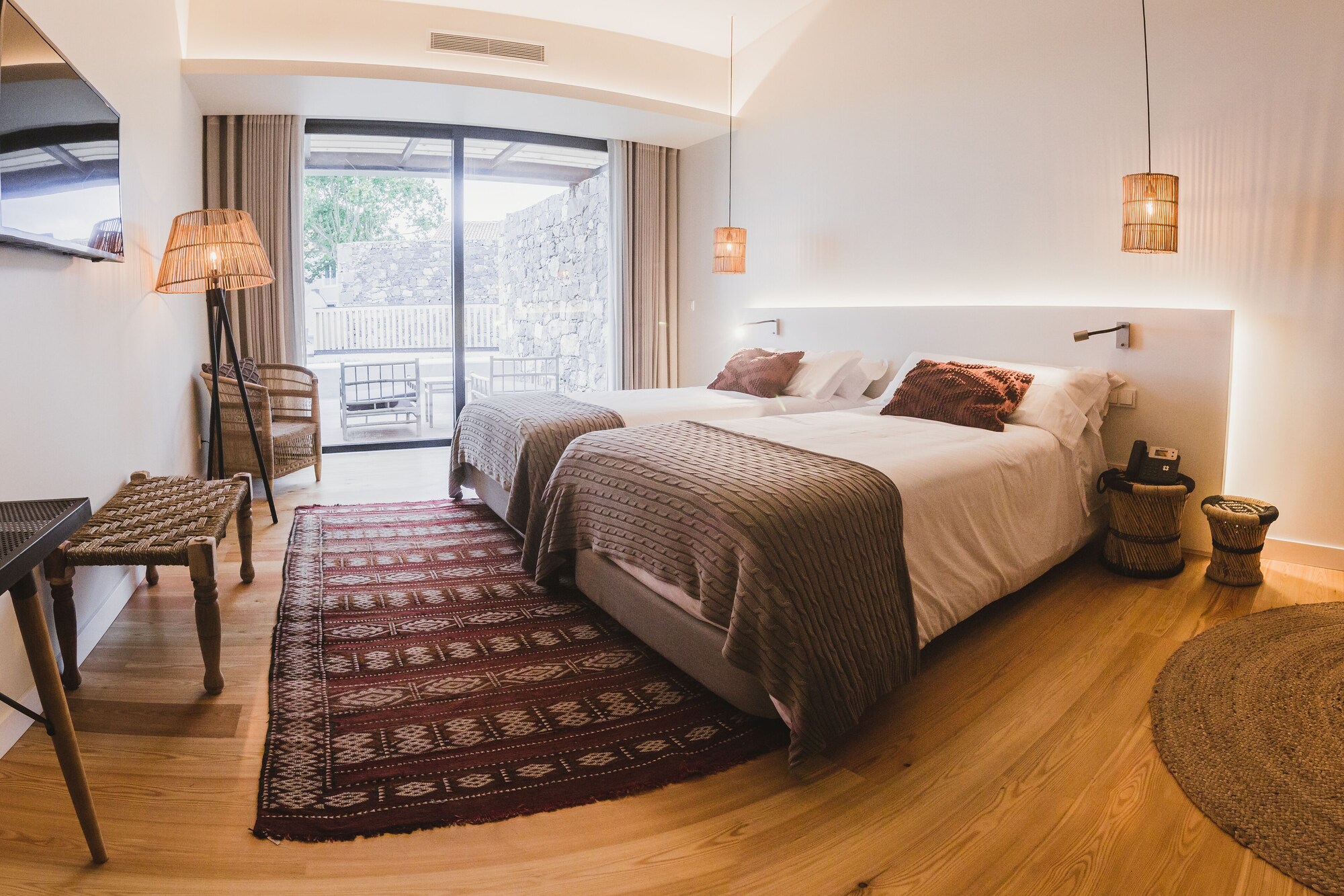 Connecting, Superior, 1 King and 1 Single Beds, Garden View