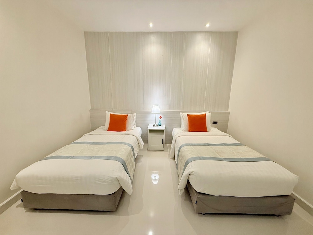 3 Bedrooms, Deluxe, Apartment, King and Twin Beds, Queen Bed