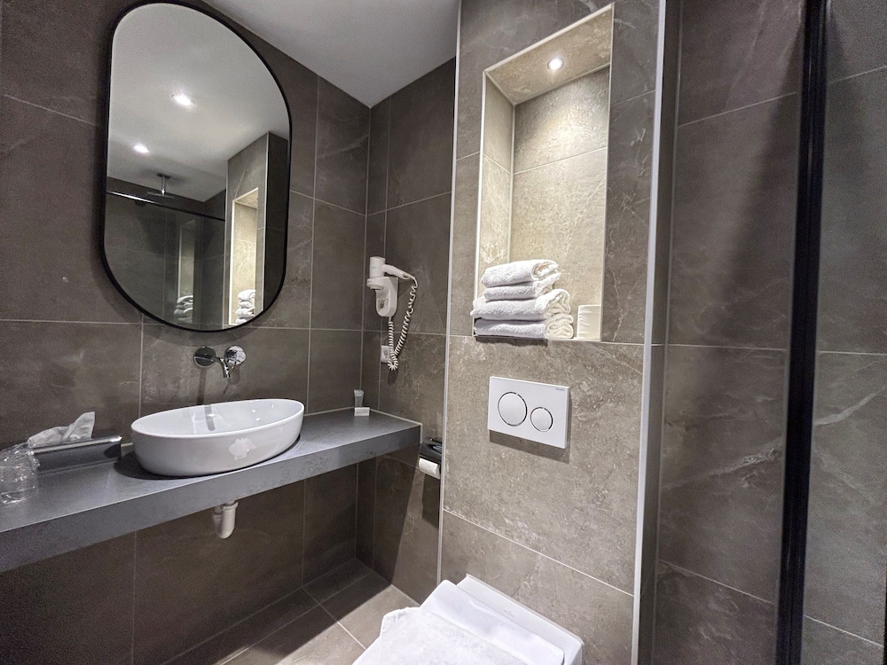 Xo Hotels Blue Square 62/65