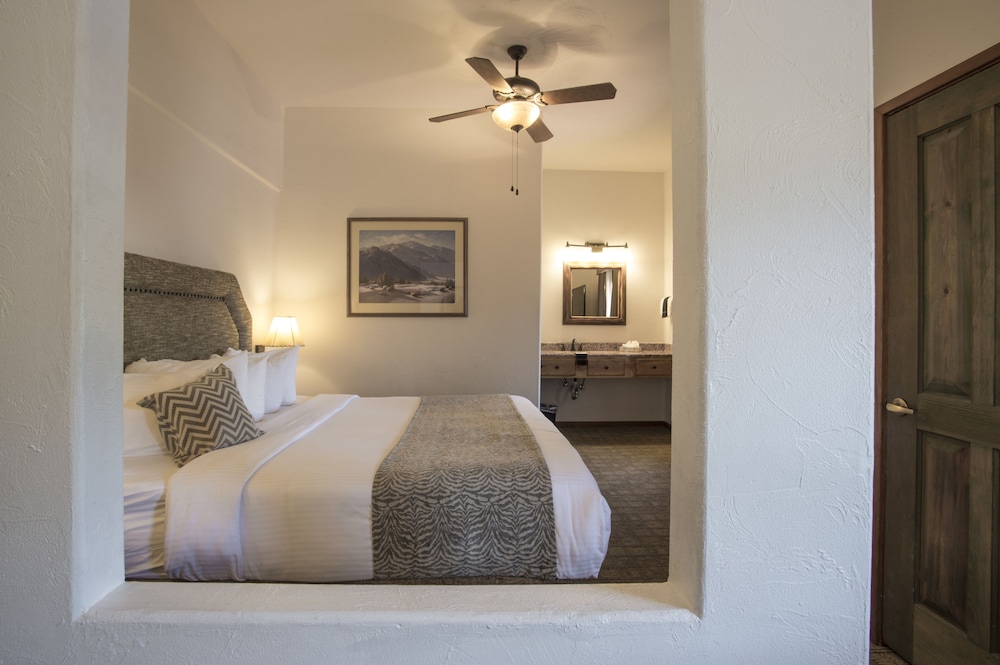 Table Mountain Inn 19/53