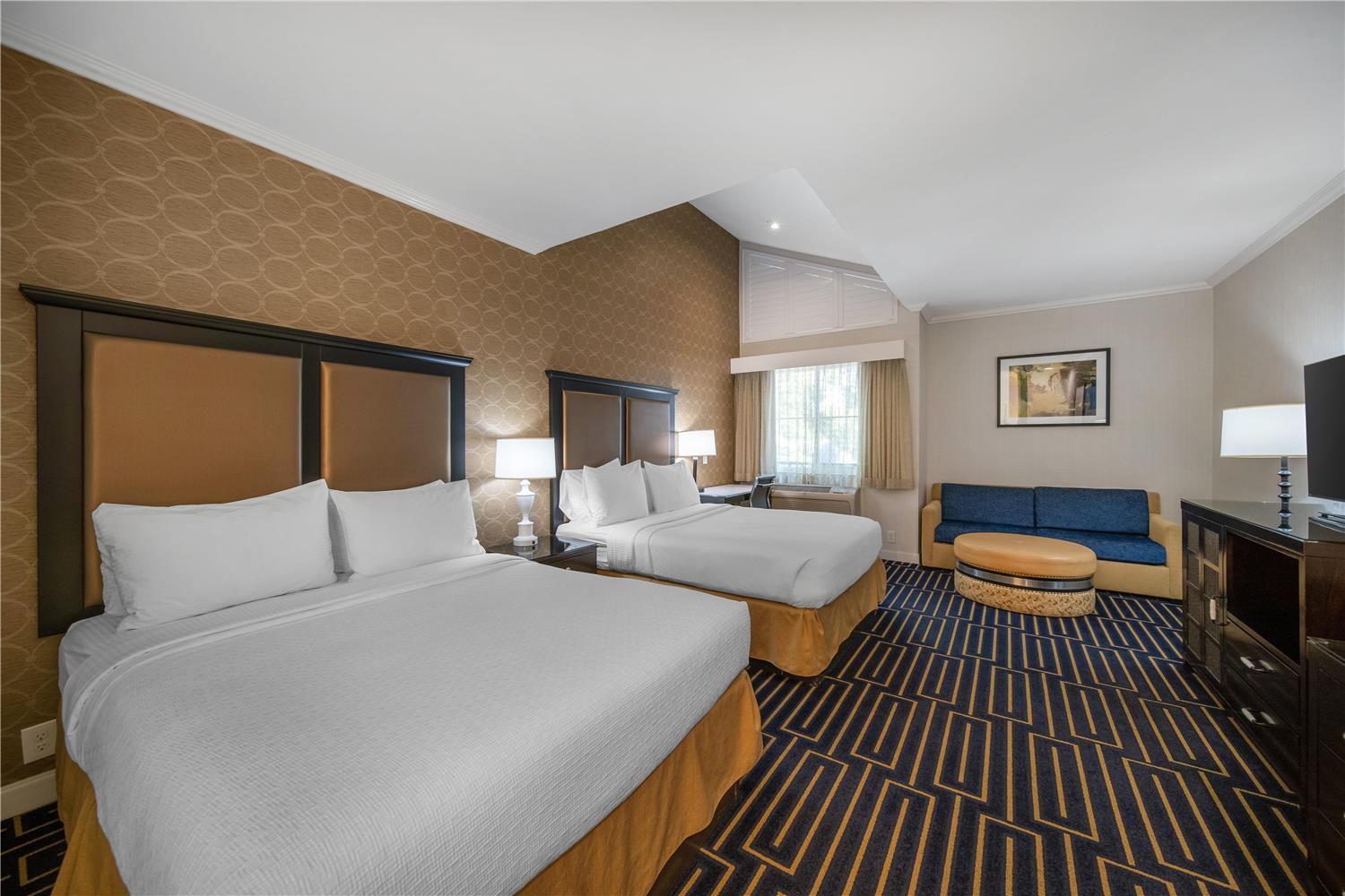 جناح بسريرين كوين مع أريكة، Best Western Plus Palm Court Hotel 3/4