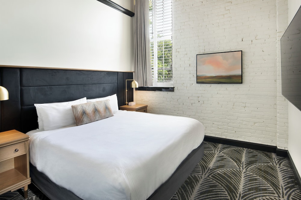 ROOM, KING BED, ACCESSIBLE