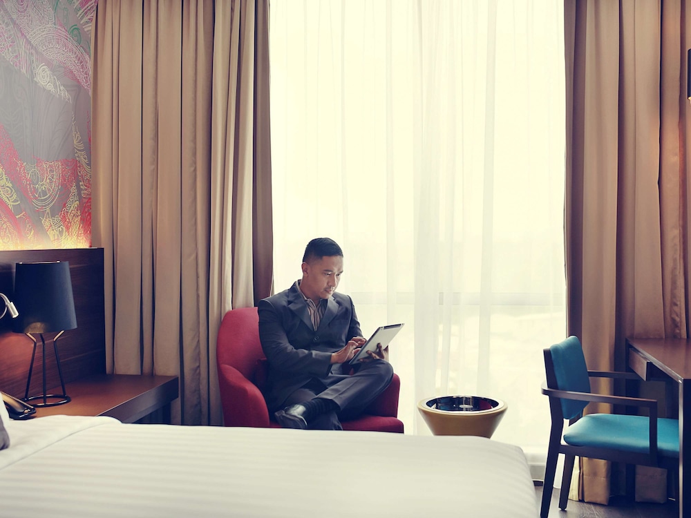 Mercure Karawang 10/66