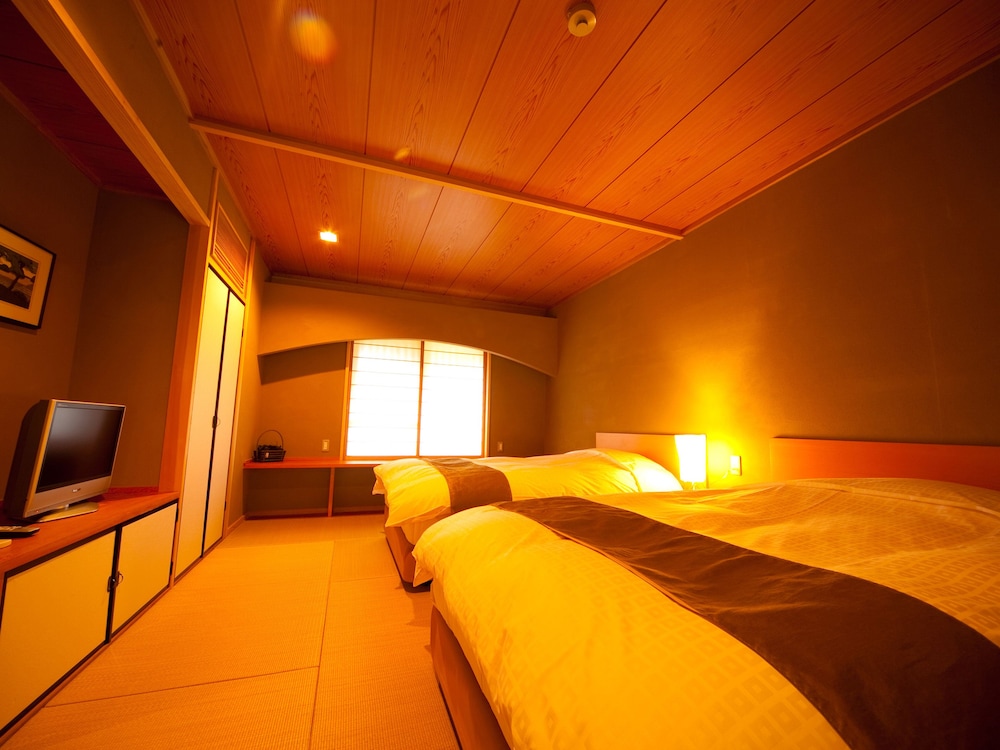 Traditional, House, 5 Futon Beds, Garden View