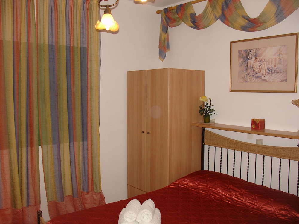Monambeles Villas 2/76