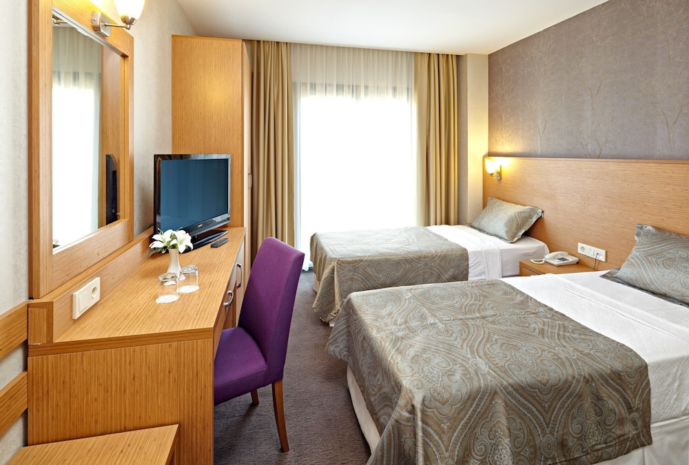 STANDARD, DOUBLE OR TWIN BED, BALCONY