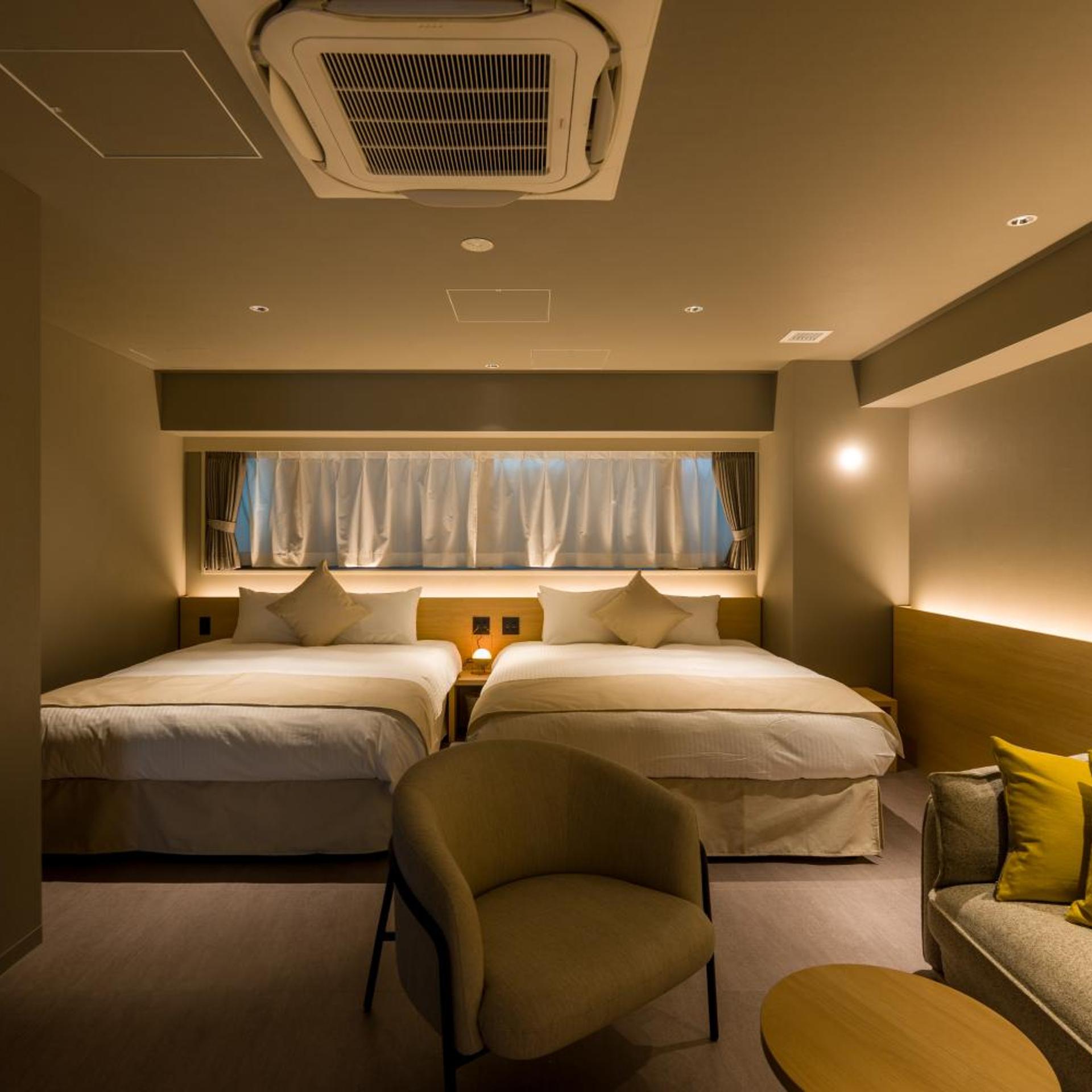2 Queen Beds, Sofa