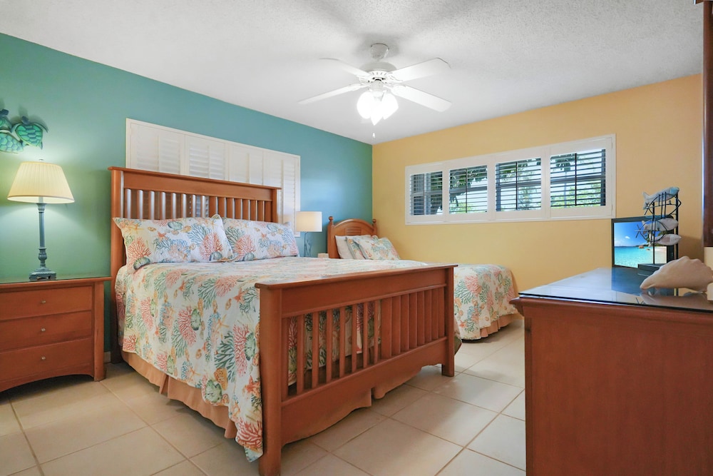 Aqua Bay Club Luxury Condos 11/50