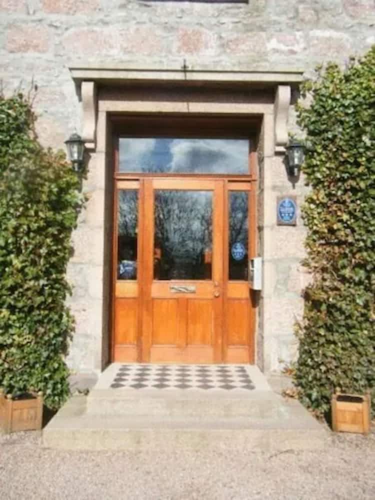 Kilmarnock Arms Hotel 25/30