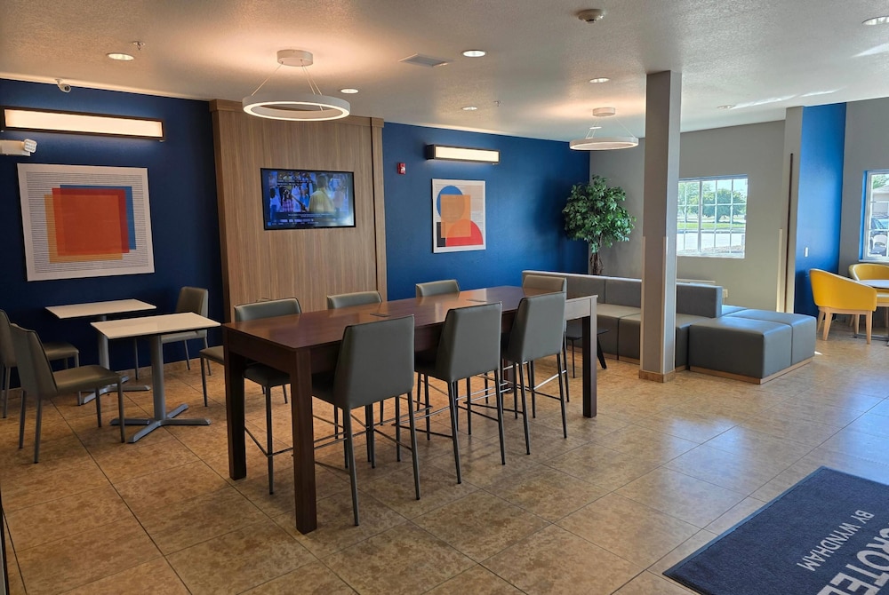 Microtel Inn Council Bluffs 37/50