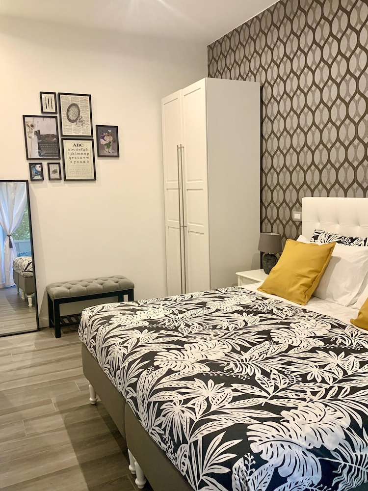 DELUXE, DOUBLE BED