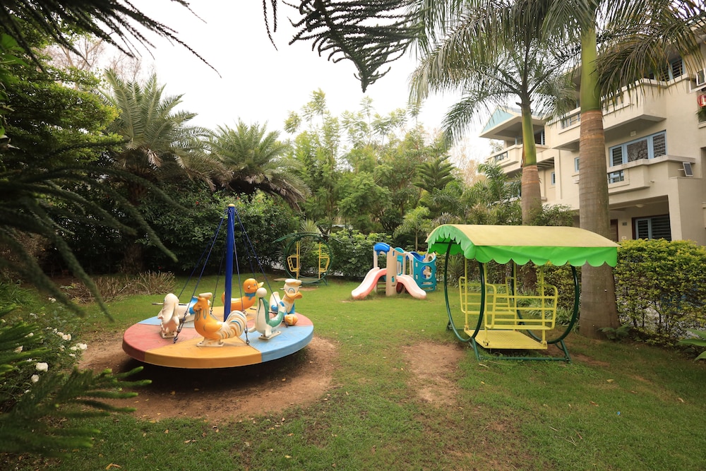 Humming Bird Resort 40/50
