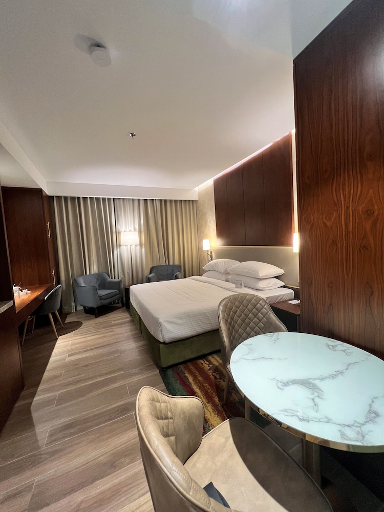 City Seasons Suites Dubai 32/60