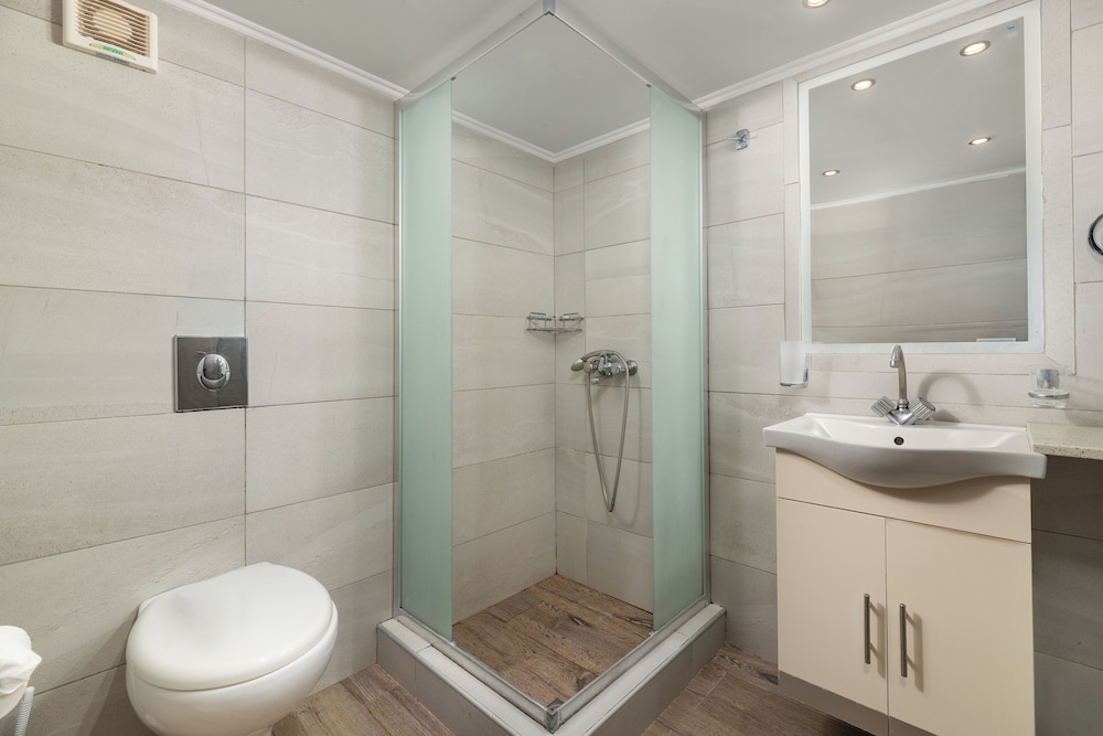 Vlycha Beach Studios & Apartments 70/71