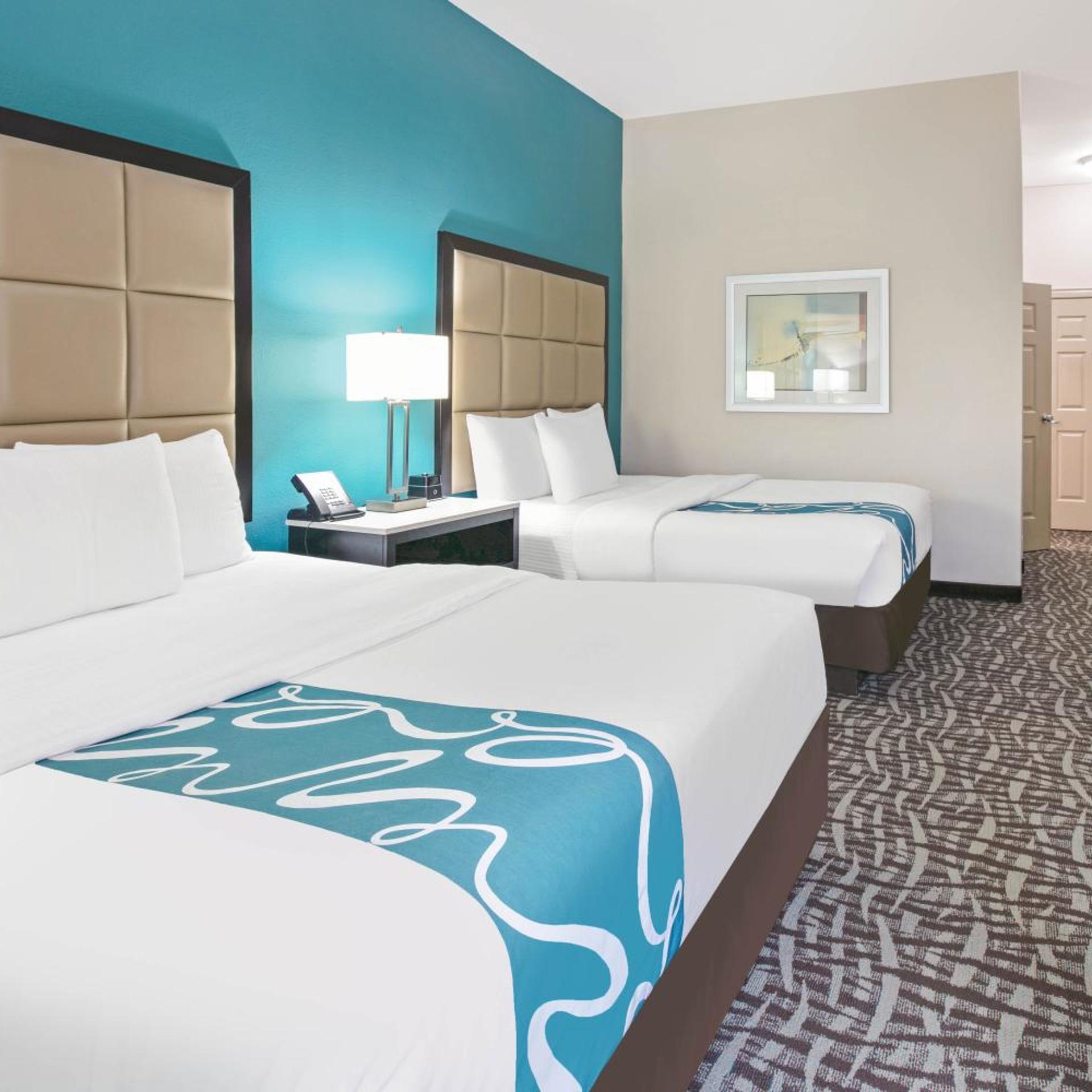غرفة بسريرين كوين بحوض استحمام لذوي الإعاقة، La Quinta Inn And Suites Paris 2/3