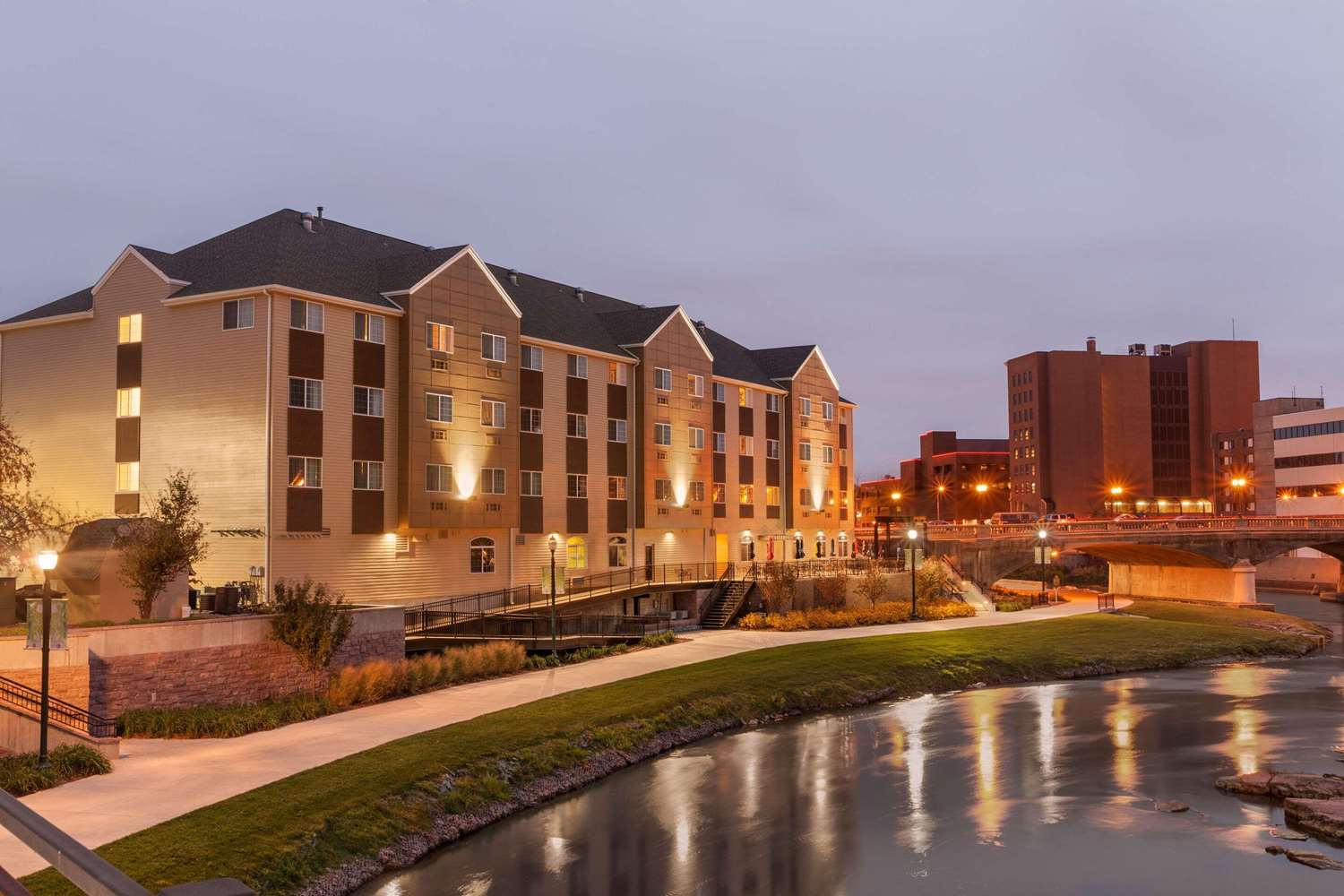 Country Inn & Suites by Radisson, Sioux Falls 4/21