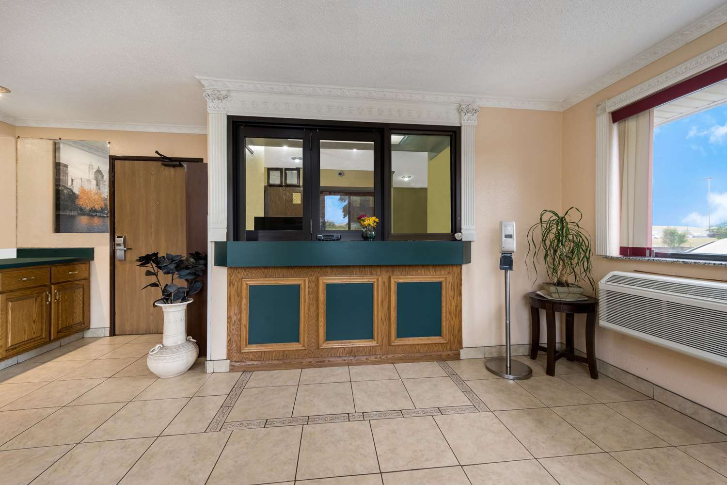Econo Lodge Spotsylvania Town Center 4/7