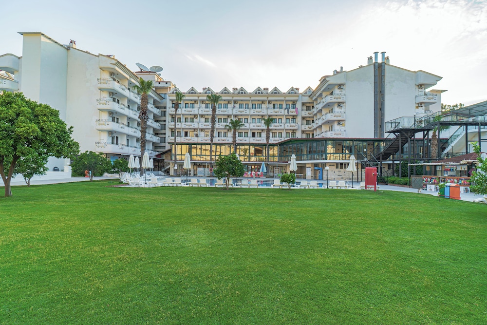 Pineta Club Hotel 48/50