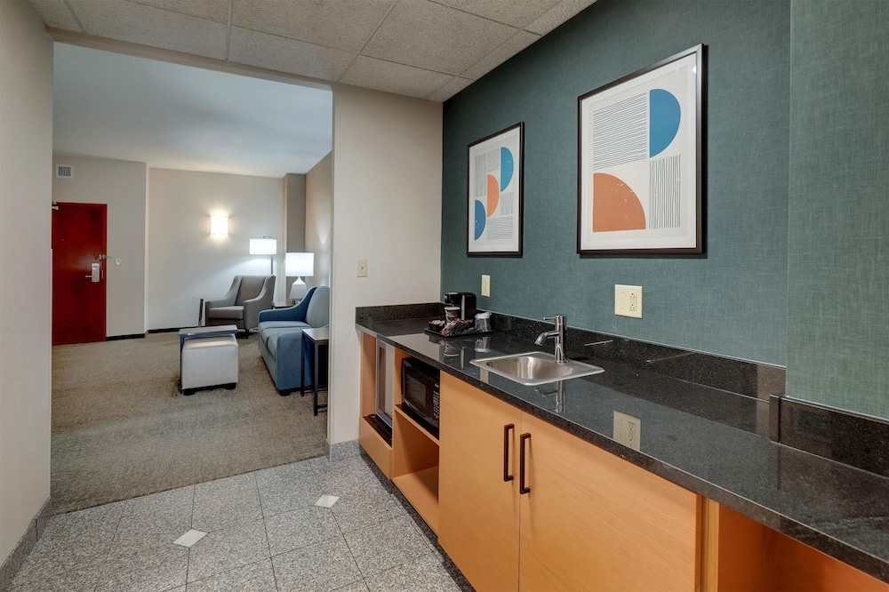 Drury Inn and Suites North Dayton 50/50