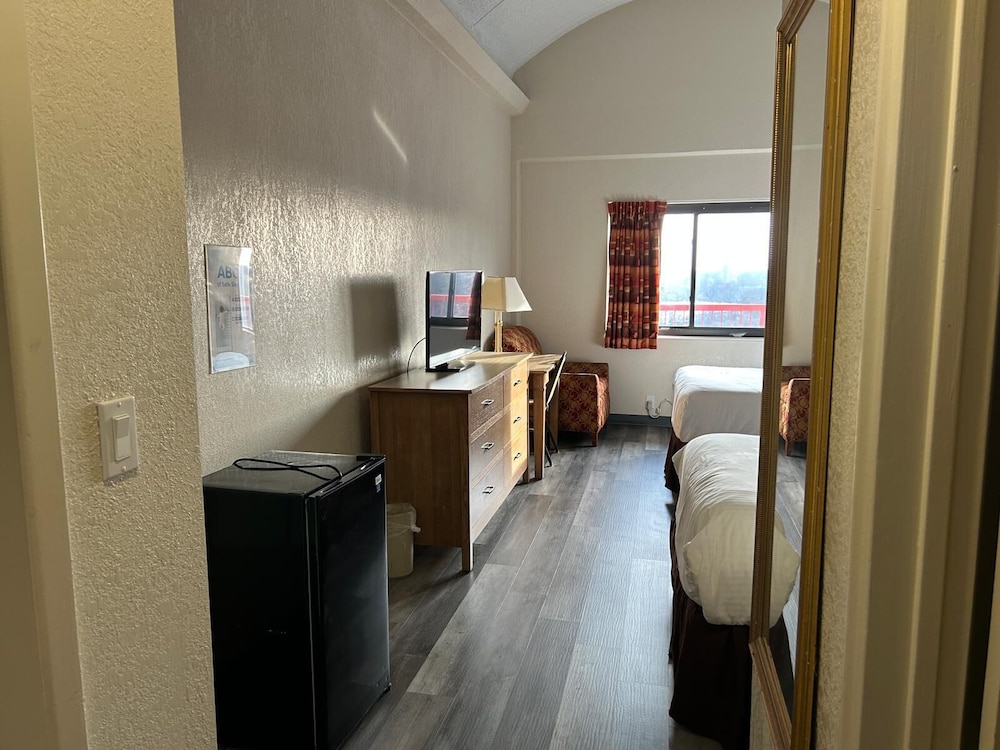 Hilltop Inn & Suites 11/15