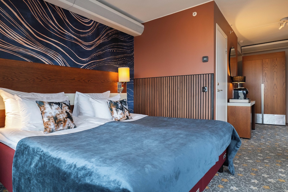 SUPERIOR, DOUBLE BED