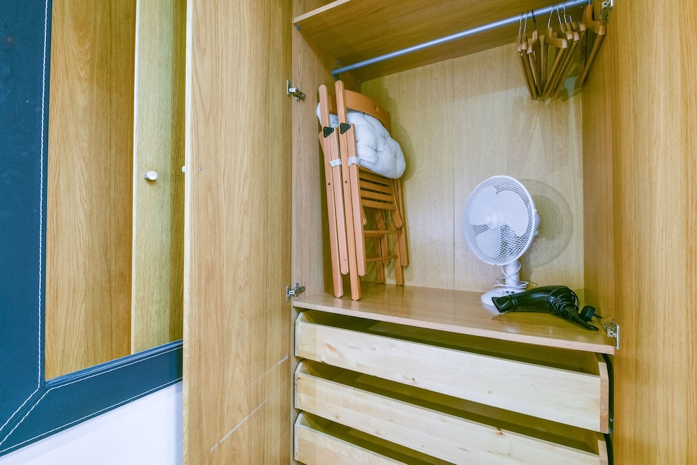 Studios 2 Let North Gower 35/75