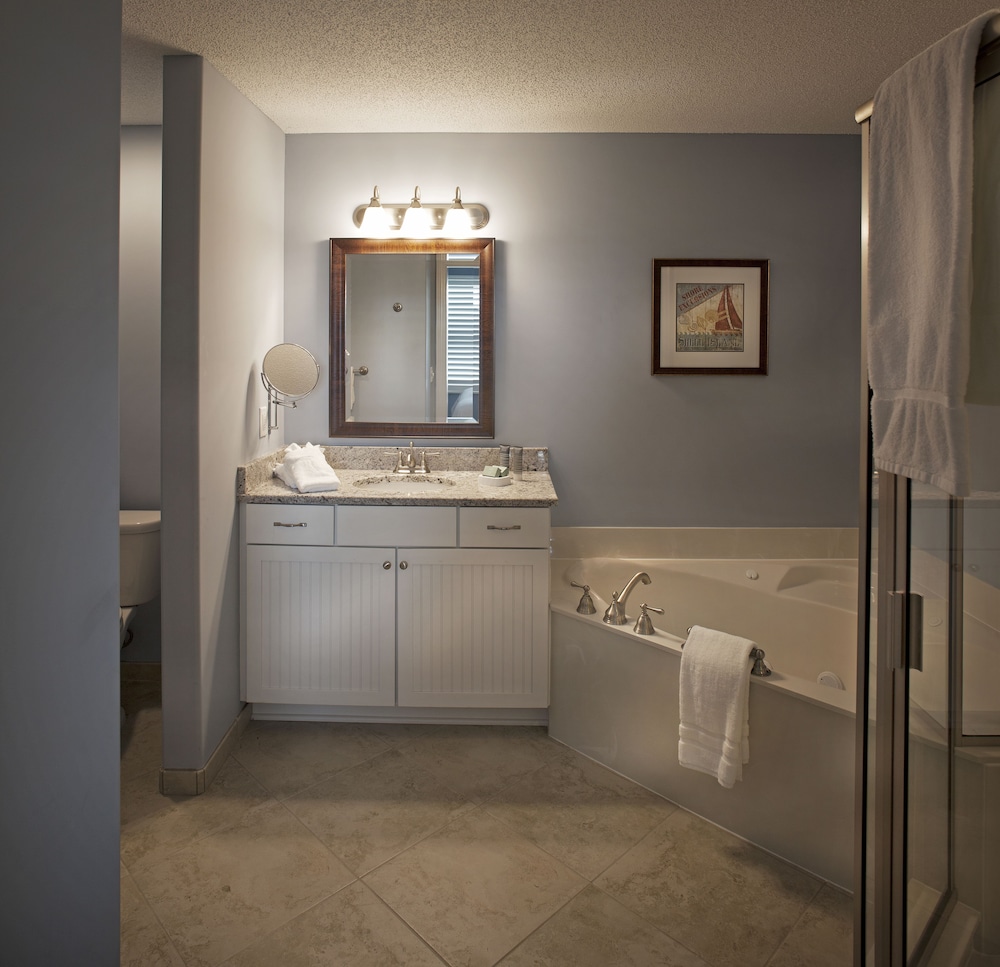 Bluewater Resort And Marina By Spinnaker Resorts 55/55