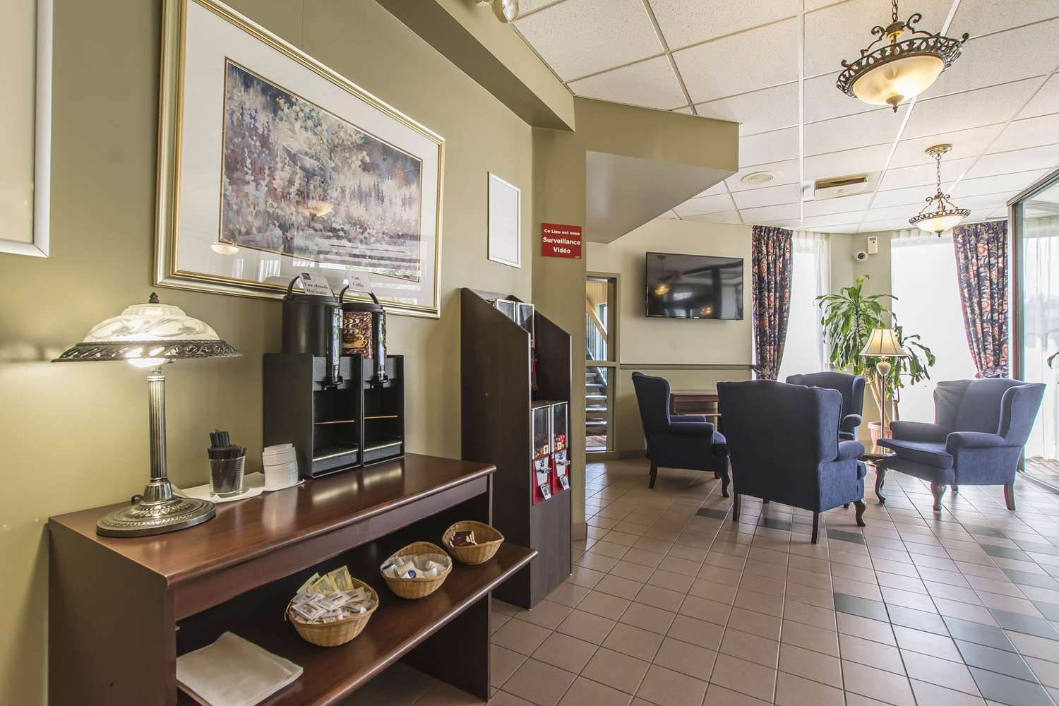 Quality Hotel & Suites Sherbrooke QC 7/14