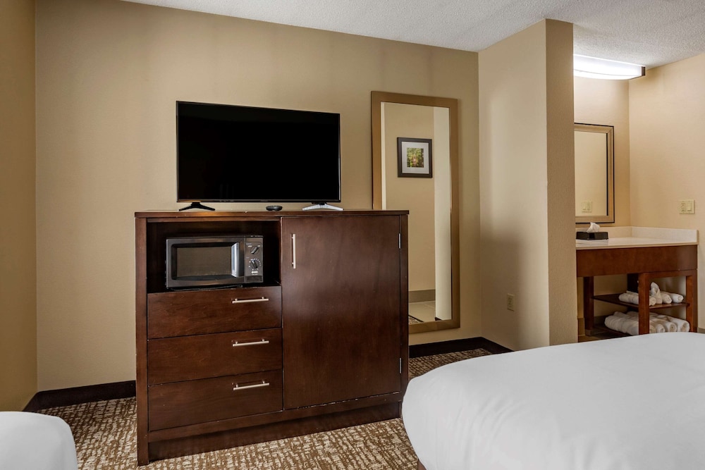 Comfort Inn Paducah I-24 12/36