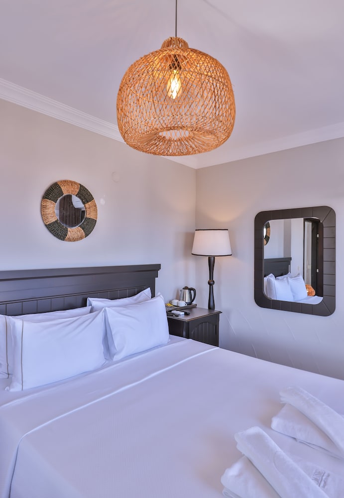 Hill House - Adults Only 11/50