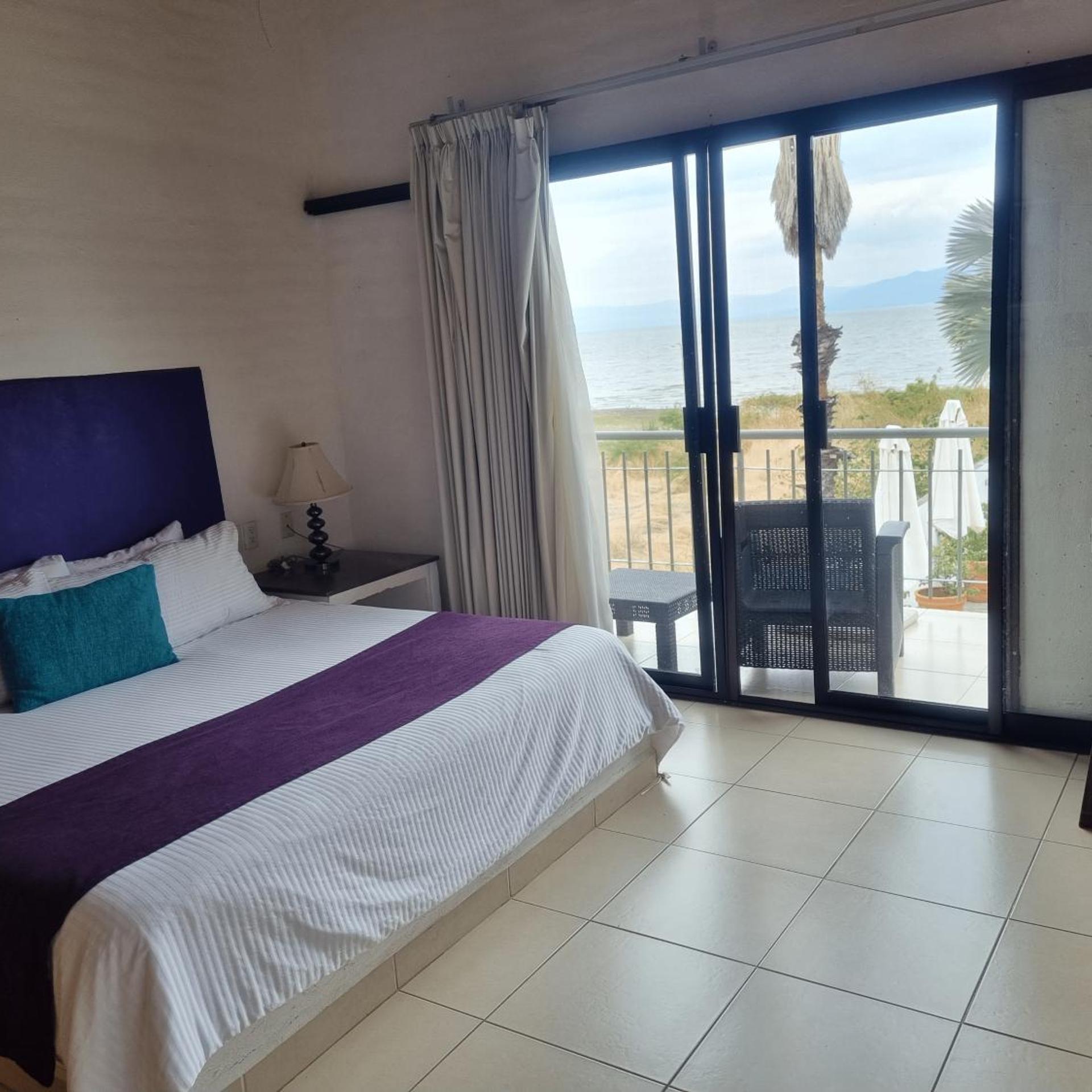Room, King Bed, Lake View