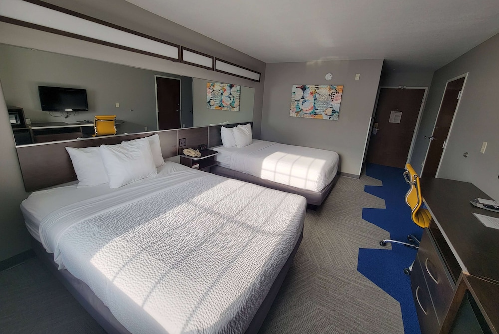 Microtel Inn Council Bluffs 13/50