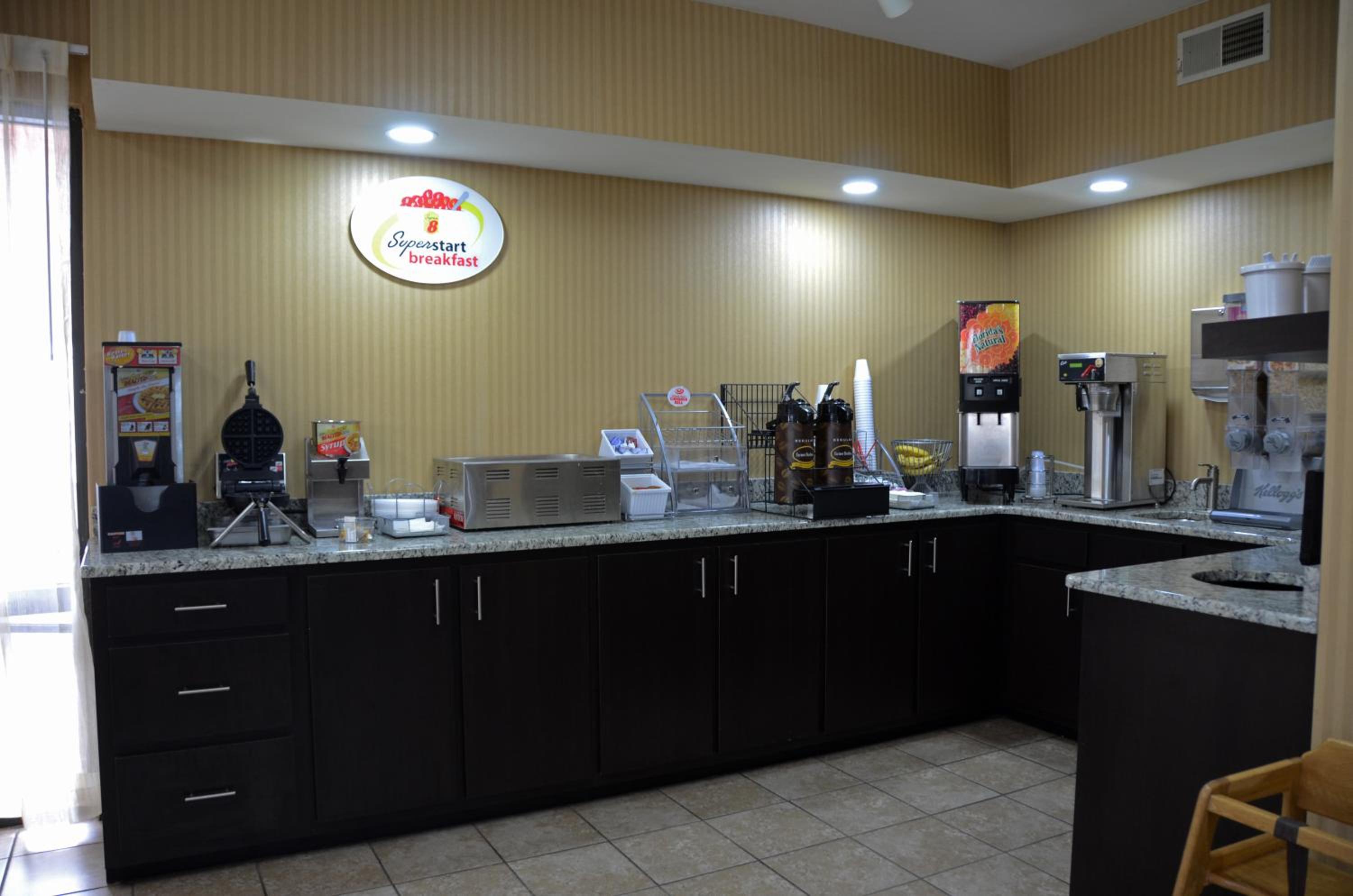 Super 8 by Wyndham Franklin Hwy 31 4/36