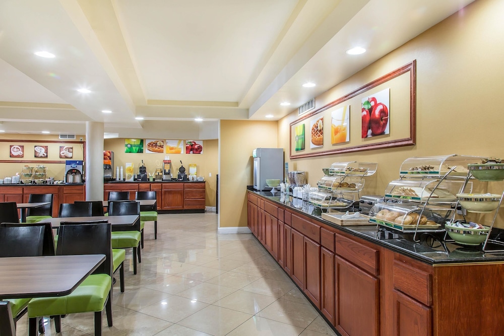 Quality Inn and Suites Middletown Newport 37/40