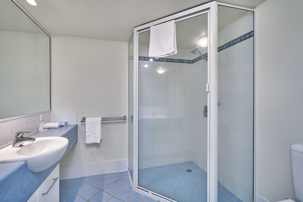 NORTH COVE WATERFRONT SUITES 18/58