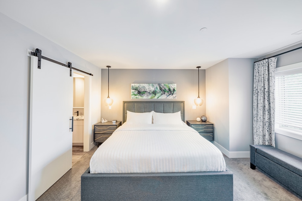 Sunrise Ridge Waterfront Resort 22/82