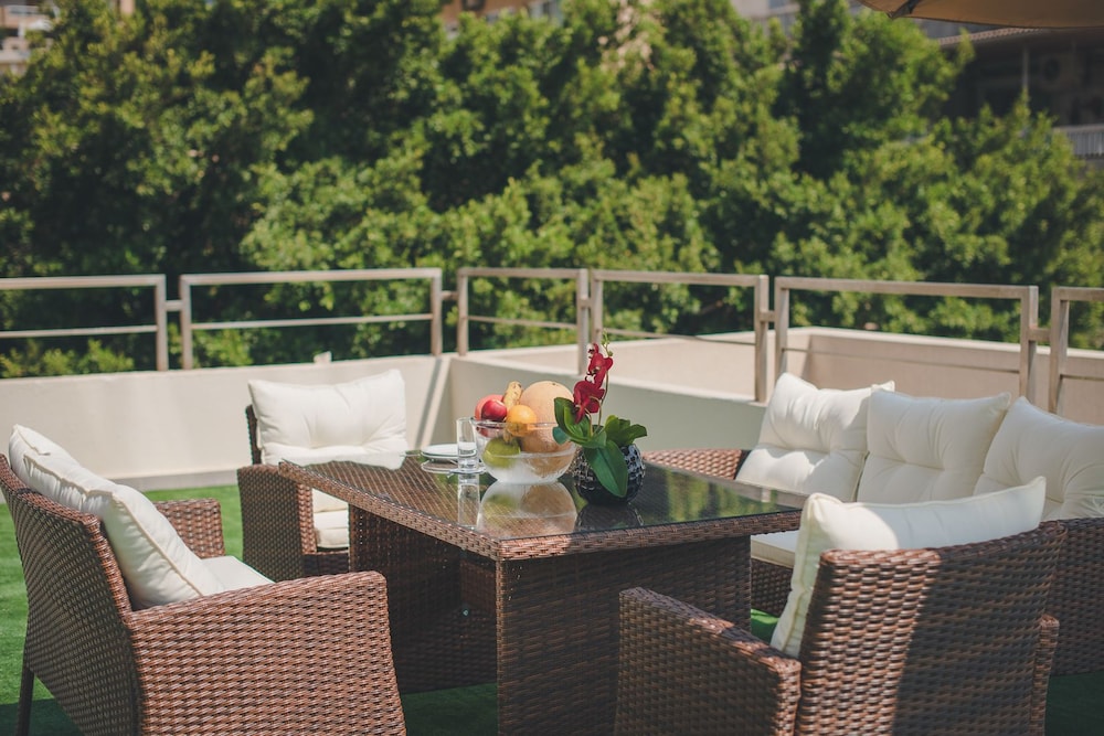 Louis V Hotel 44/68