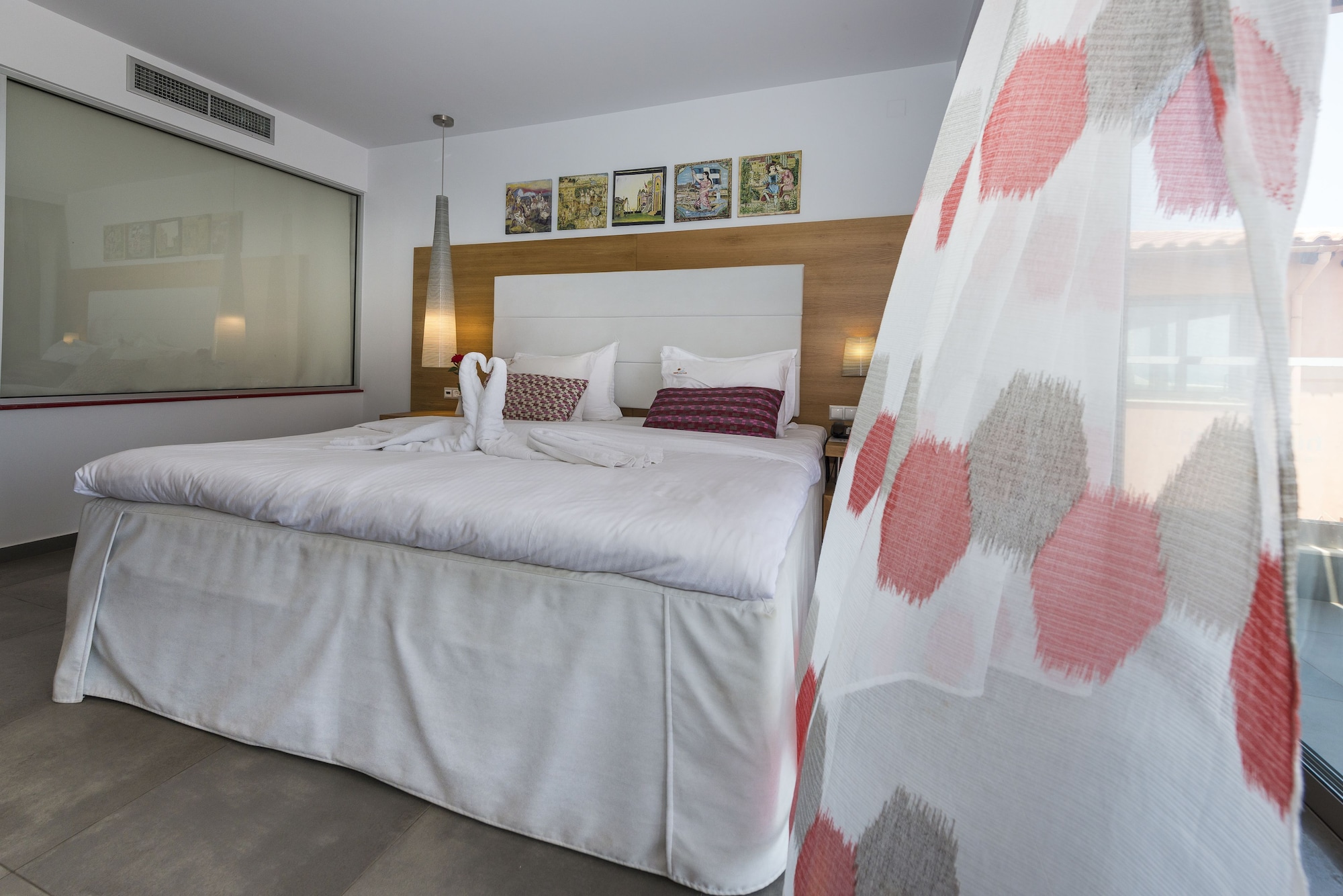 2 Bedrooms, Grand, Deluxe, Suite, King and Twin Beds, Beach Side, 2 Bathrooms