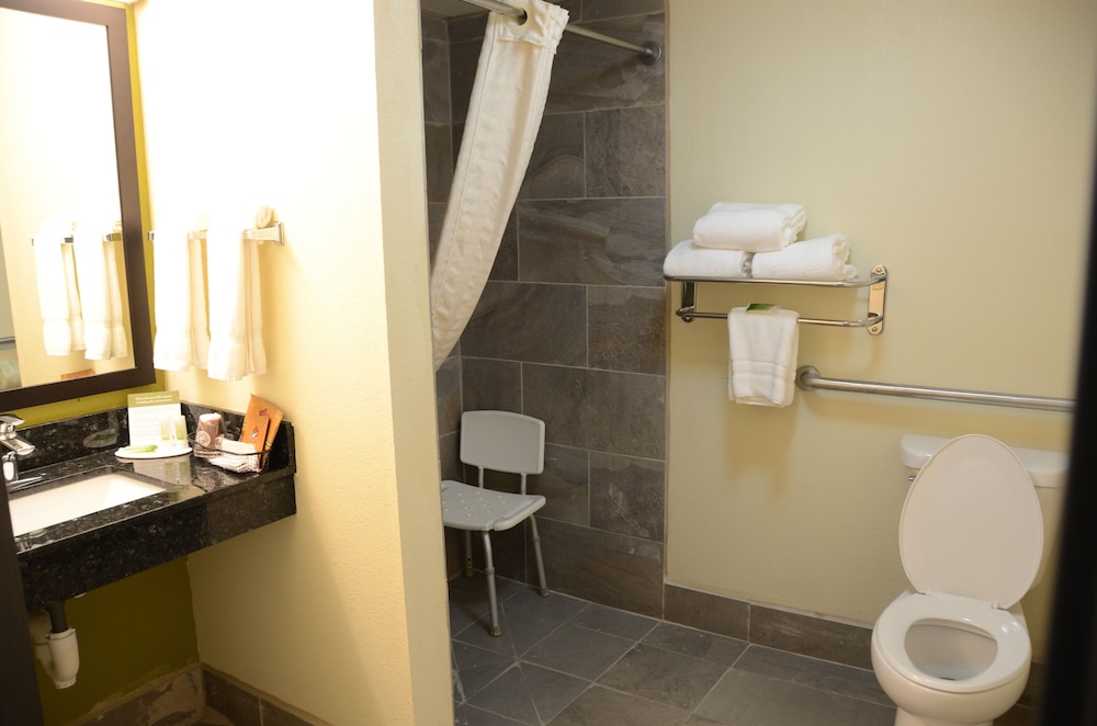 AmericInn By Wyndham West Burlington 38/45