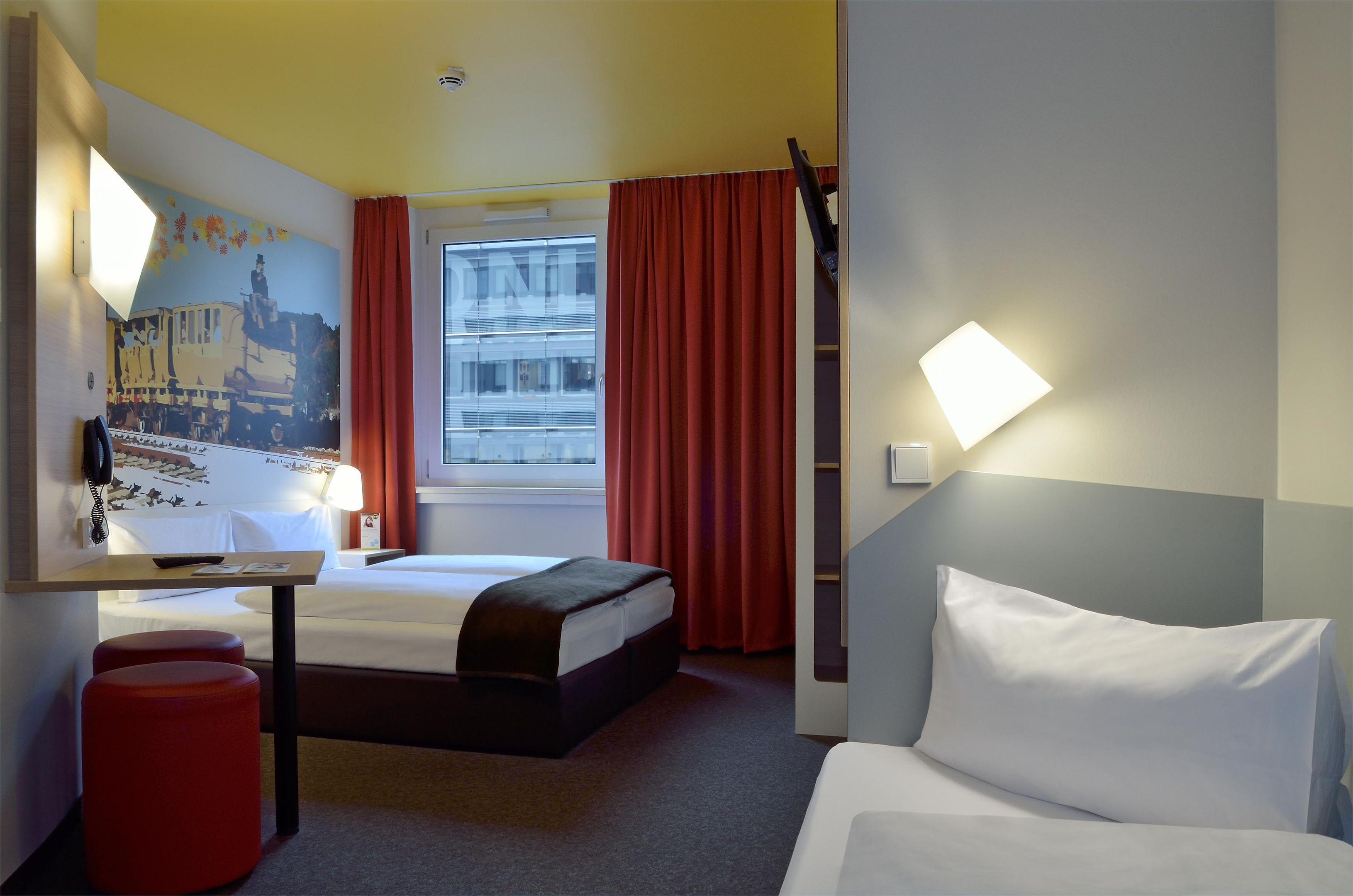 ROOM, TRIPLE