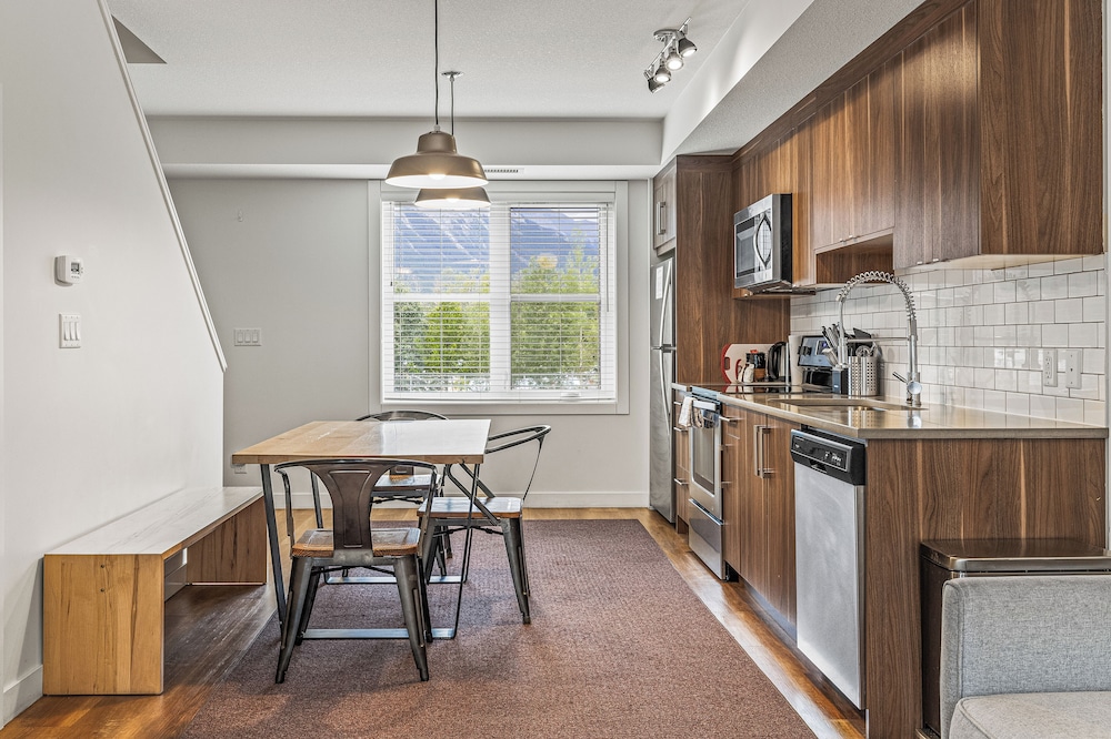 Basecamp Resorts Canmore 10/50