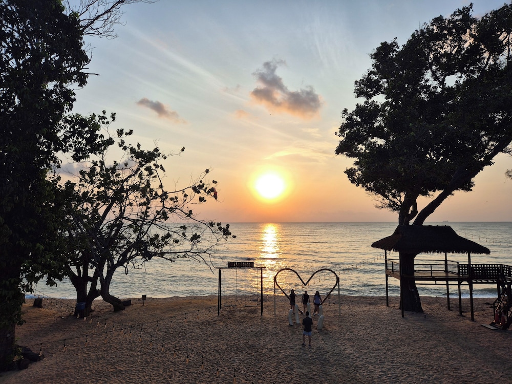 Sand & Sandals Desaru Beach Resort & Spa 42/49