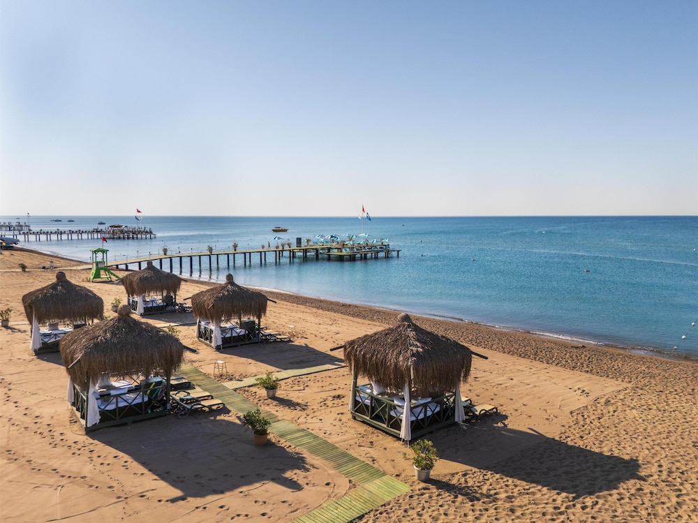 Limak Lara De Luxe Hotel and Resort 76/81