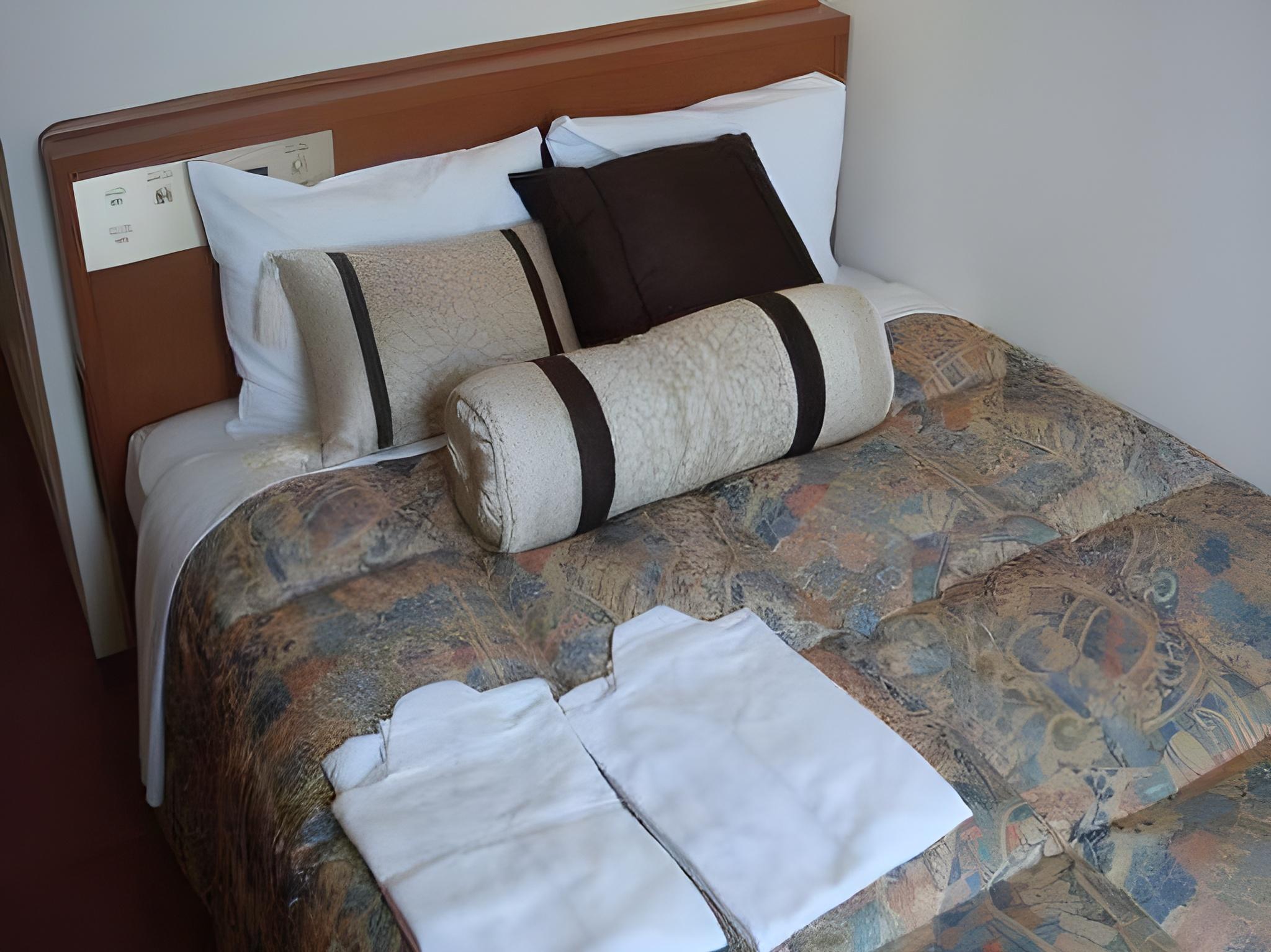Semi Room, Deluxe, Semi Double Bed, Smoking